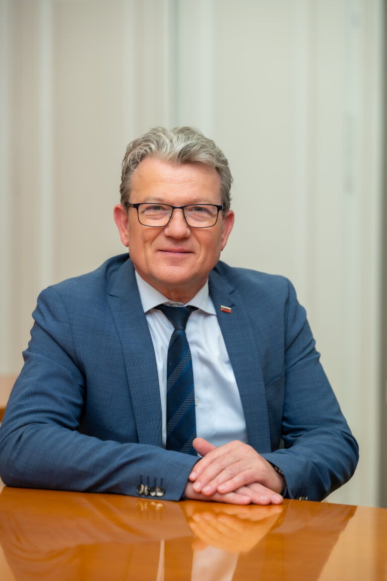 »Ali si prebivalci Slovenije sploh še želimo biti Slovenci?«